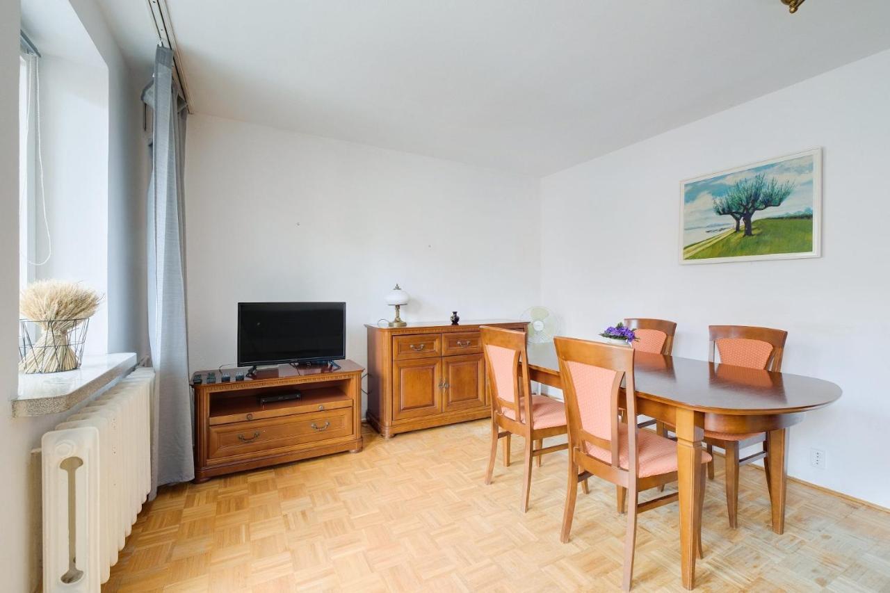 2 Bedroom Apartment In Green Location 바르샤바 외부 사진