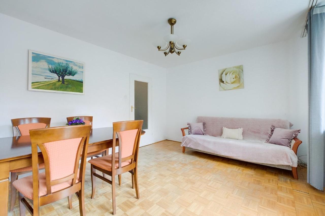 2 Bedroom Apartment In Green Location 바르샤바 외부 사진