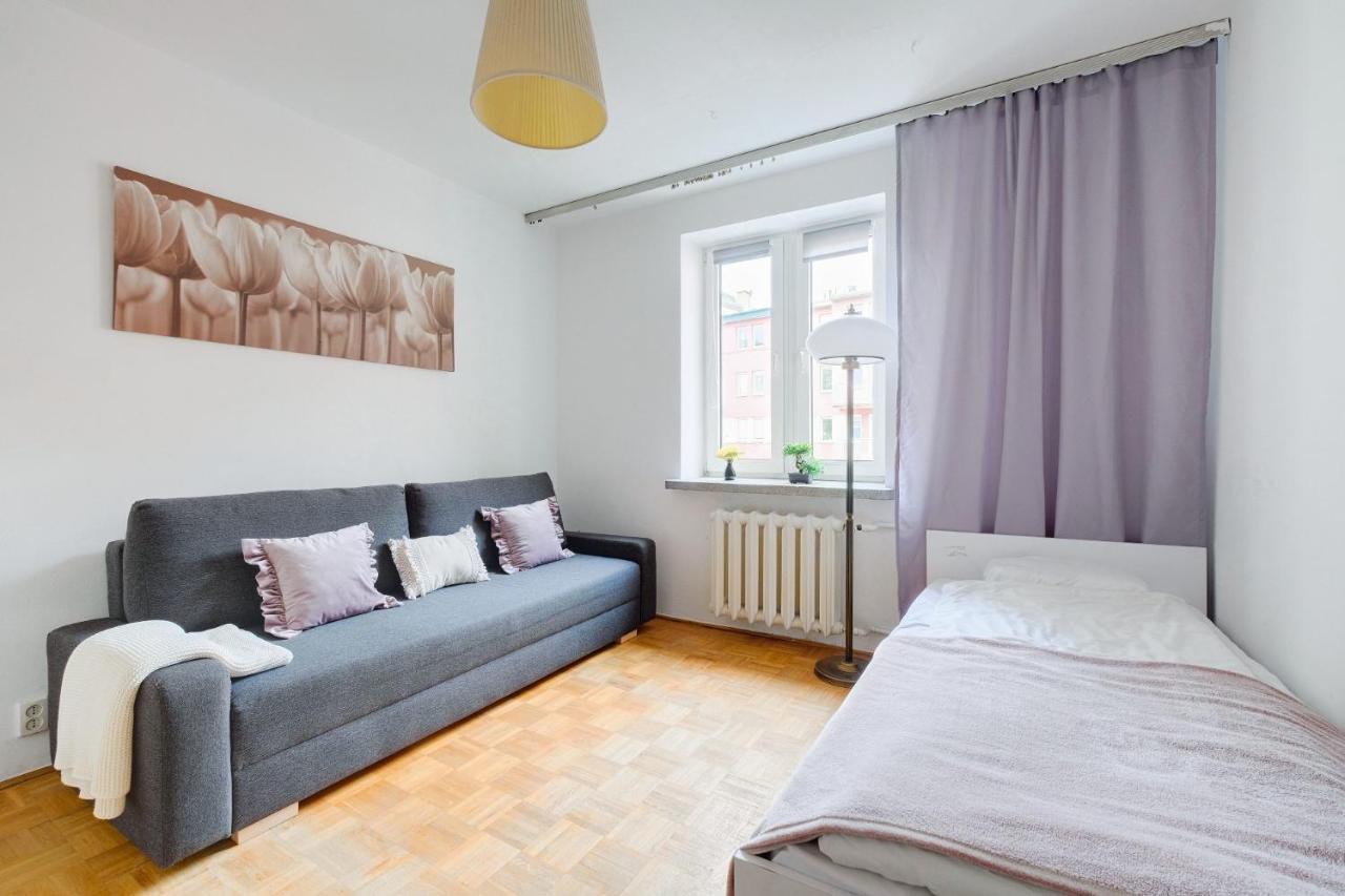 2 Bedroom Apartment In Green Location 바르샤바 외부 사진