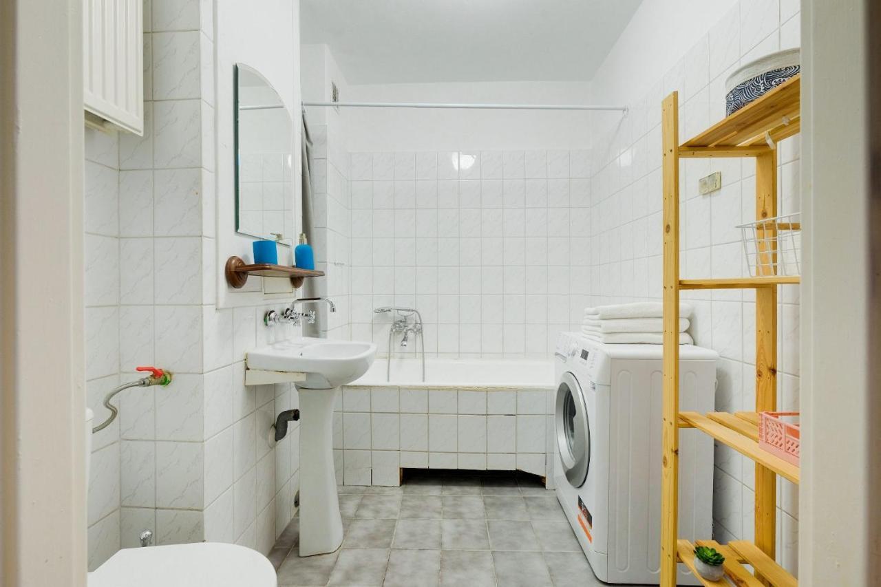 2 Bedroom Apartment In Green Location 바르샤바 외부 사진