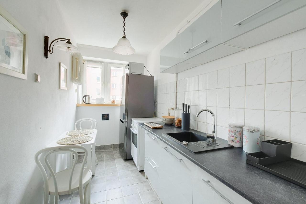 2 Bedroom Apartment In Green Location 바르샤바 외부 사진